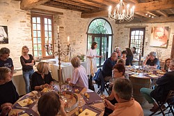 Repas festif dans la grande salle de reception du Domaine de Cabarrouy 